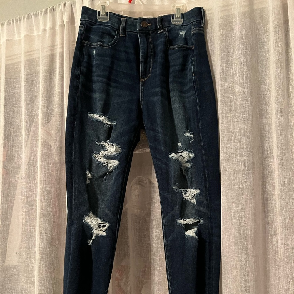 American Eagle size 6 women’s jeans.